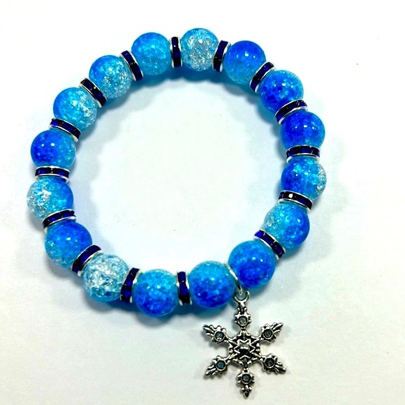 Handmade Snowflake Pendant Christmas Charm Bracelet! - Picture 6 of 6